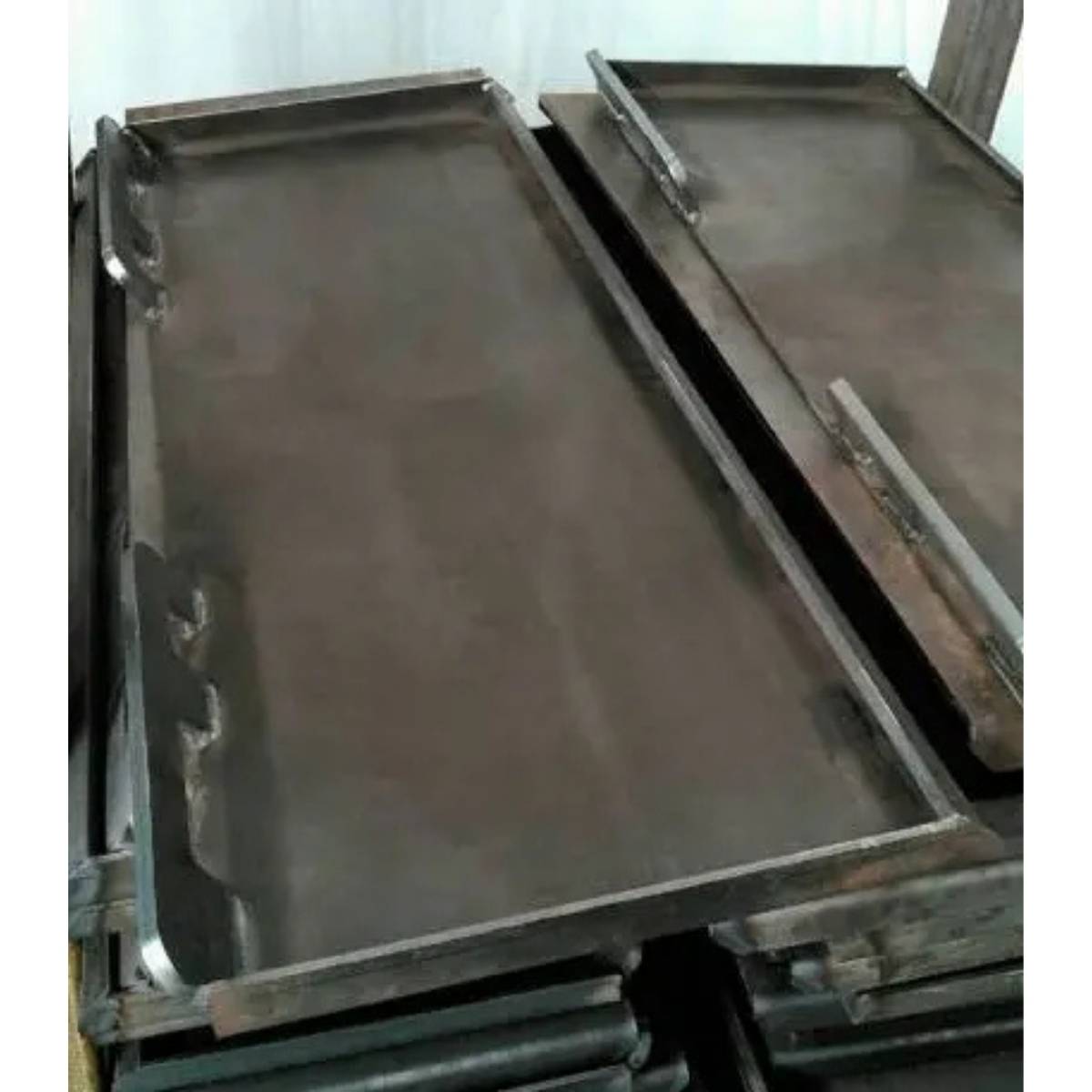 Loflin Quick Attach plate on a wooden pallet